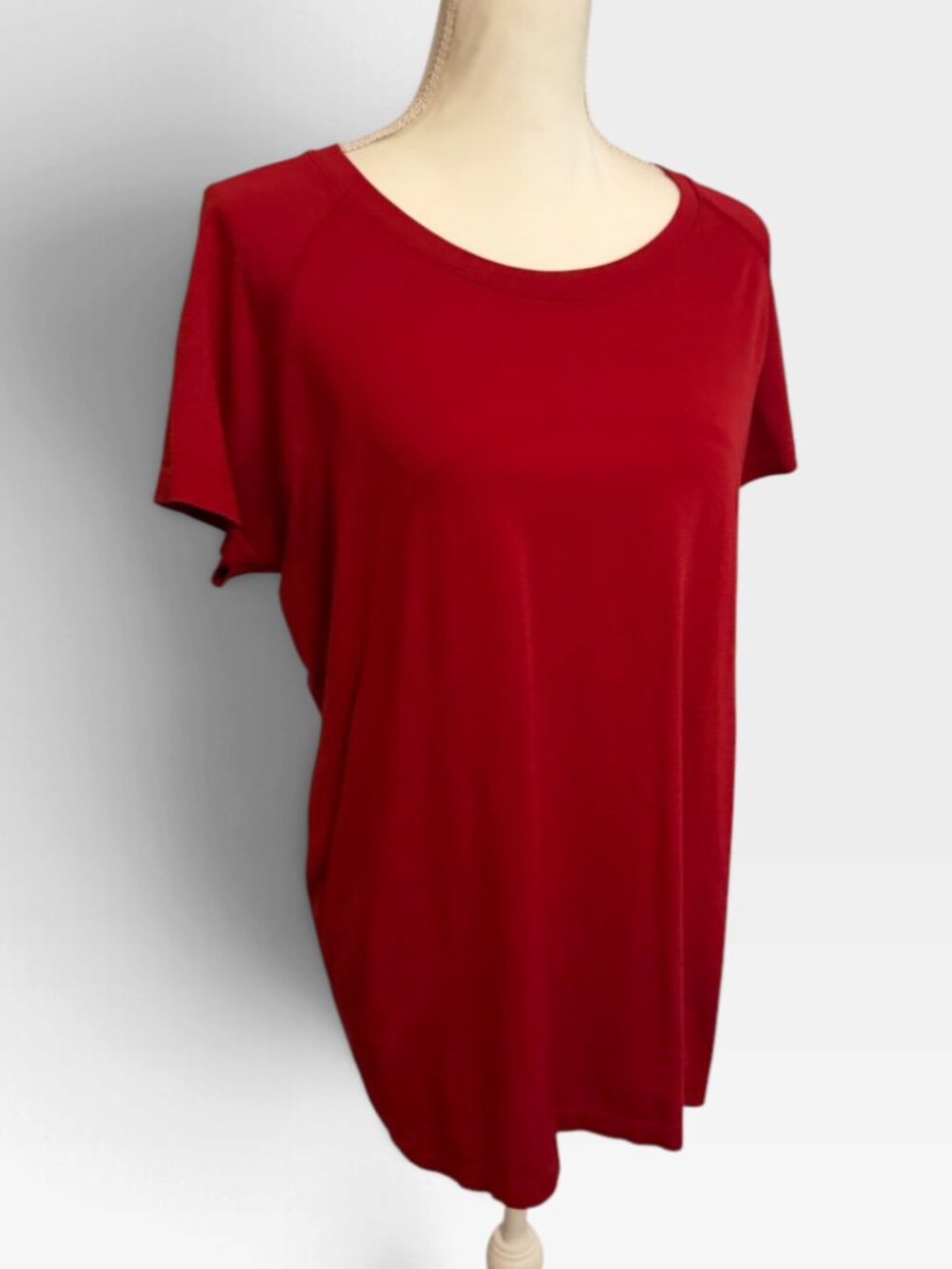 Lululemon Size 16 Red Short Sleeve Relaxed Fit Athletic Top